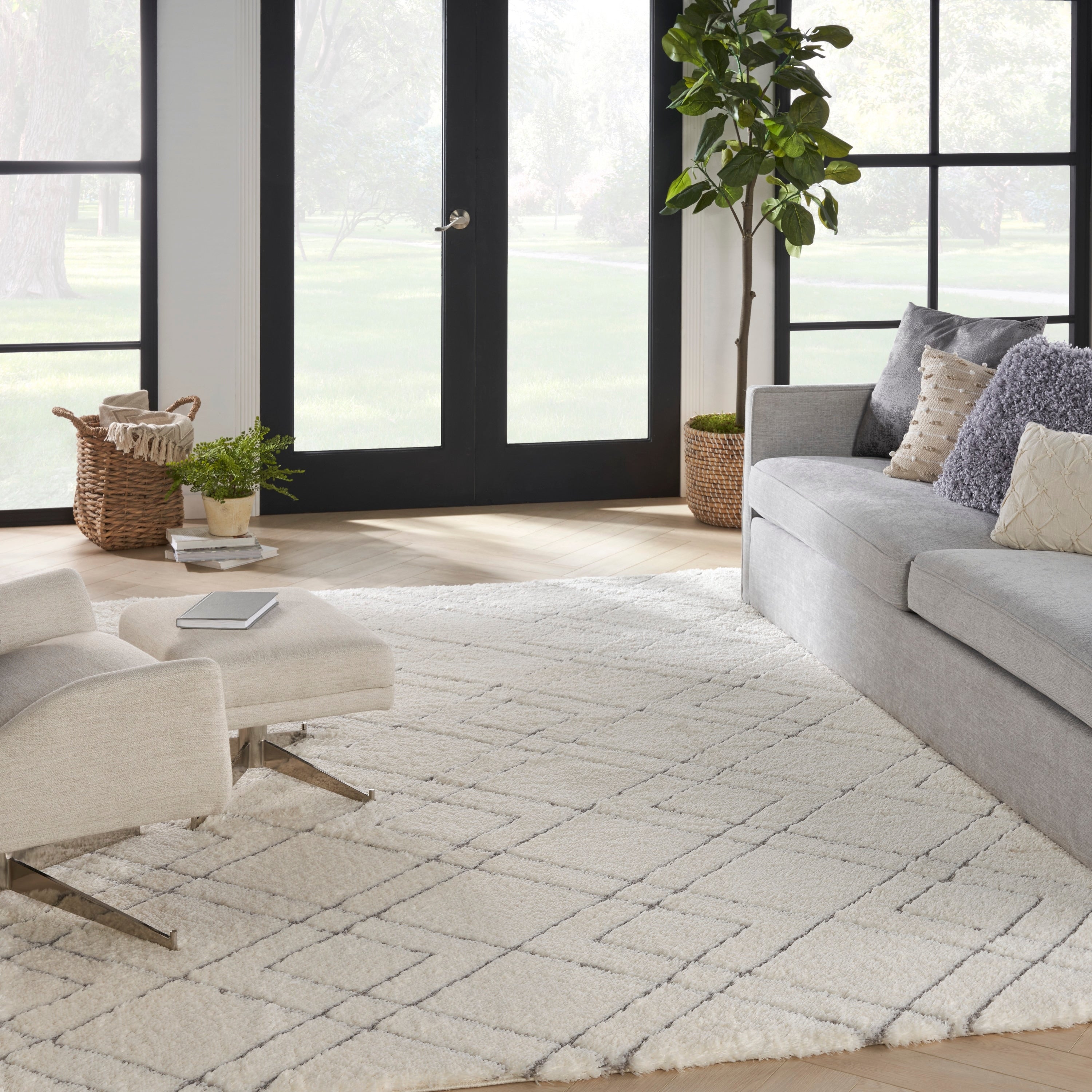Tapis Nourison luxueux à poils longs et ultra moelleux, motif géométrique abstrait