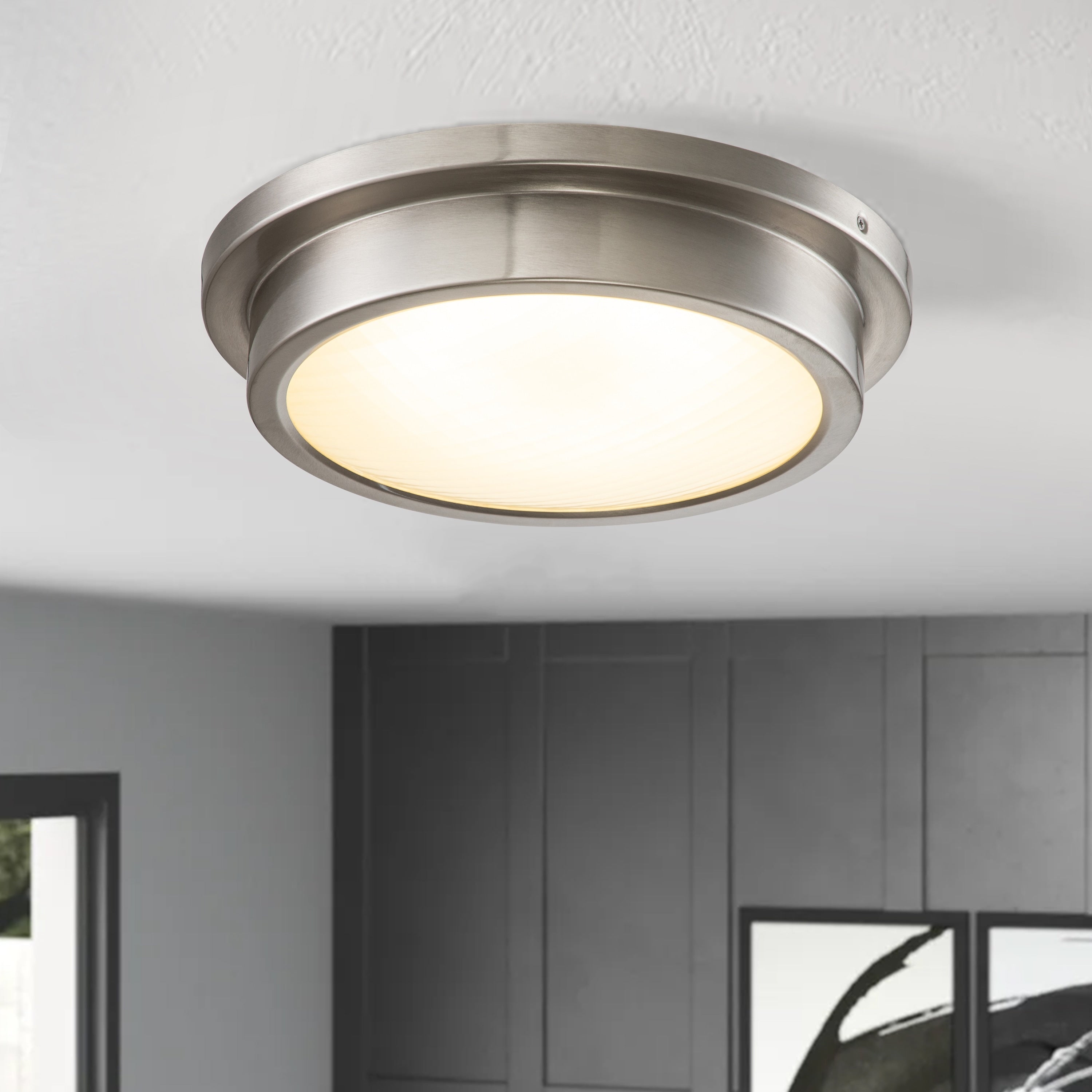 Plafonnier DEL 30 W 3000 K, nickel brossé, 14 po, avec abat-jour en verre rayé - Nickel brossé