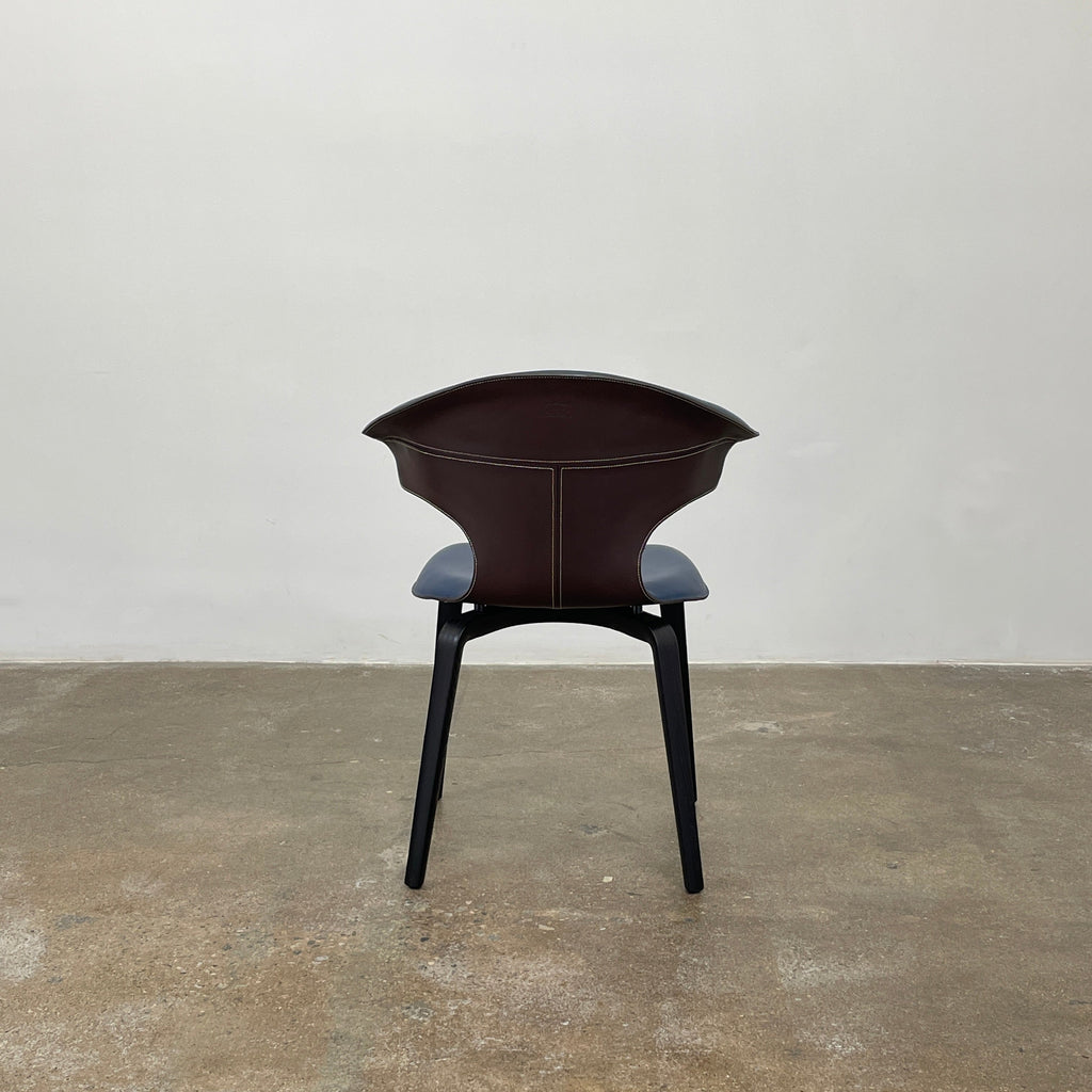 Petit fauteuil bleu Montera de Poltrona Frau