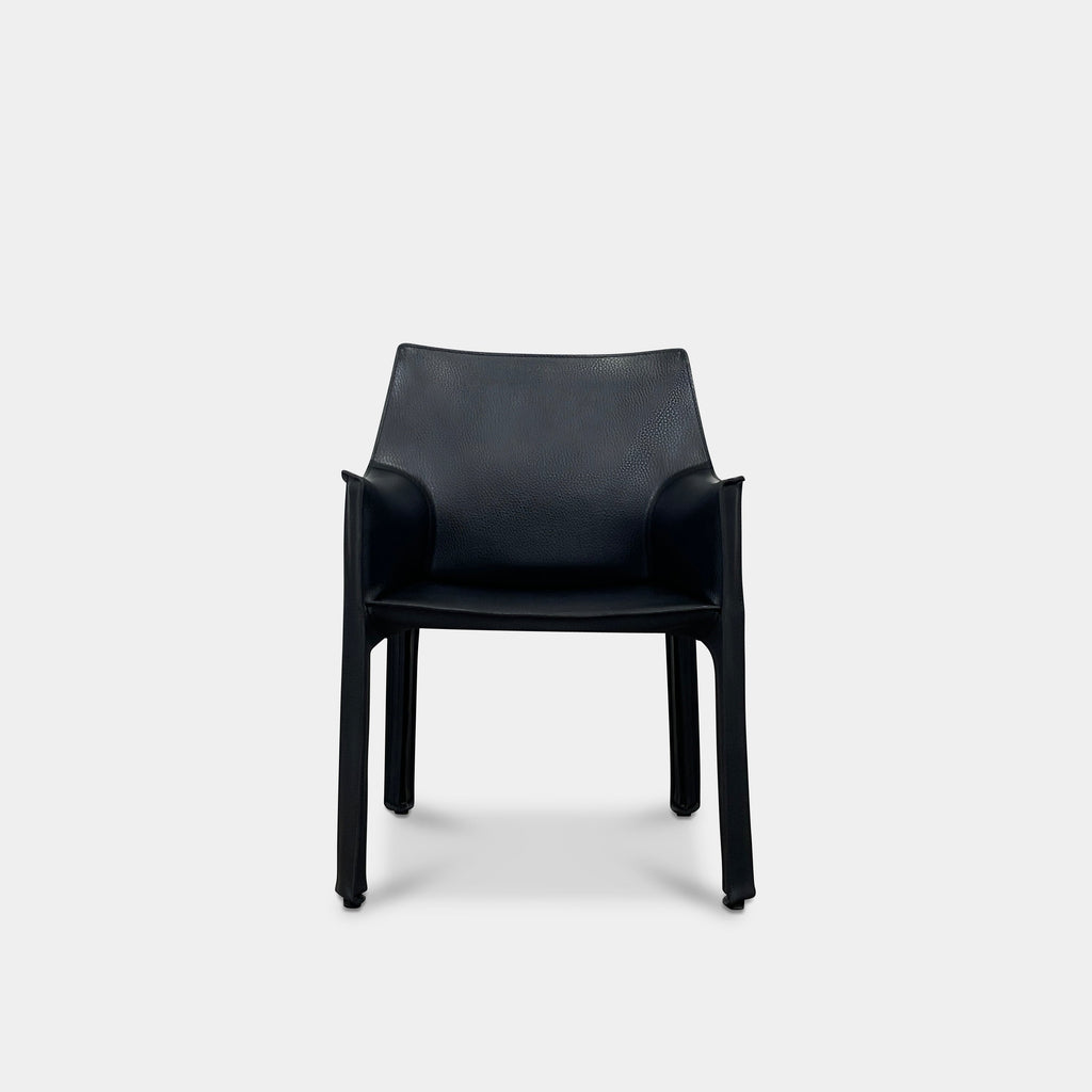 Fauteuil Cassina Cab 413 en noir