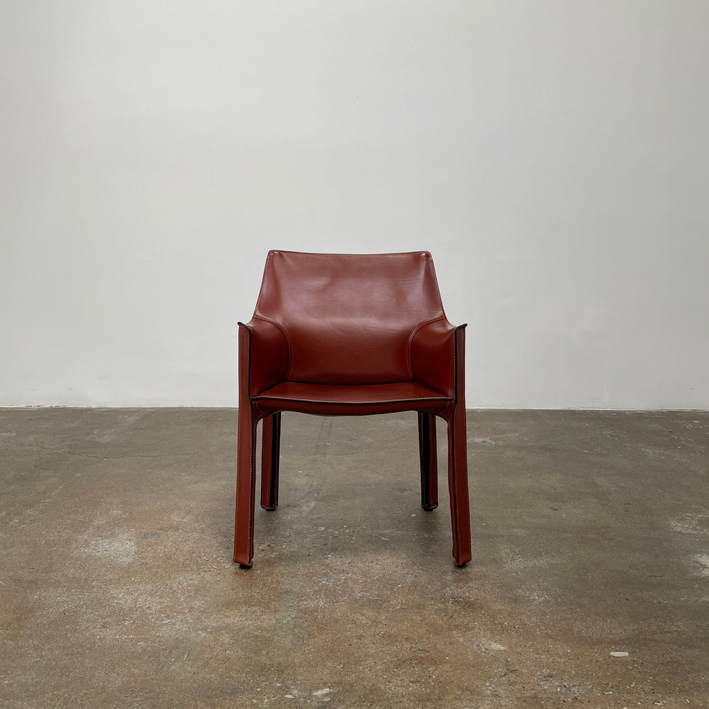 Fauteuil Cassina Cab 413 en cuir rouge