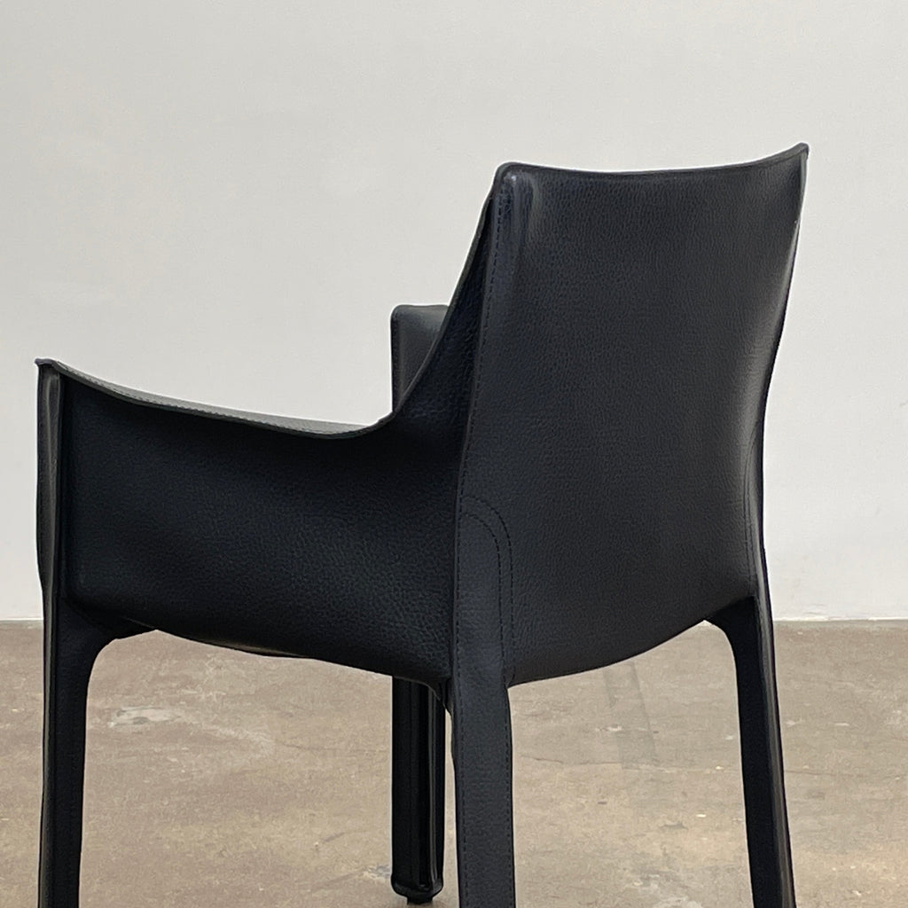 Fauteuil Cassina Cab 413 en noir