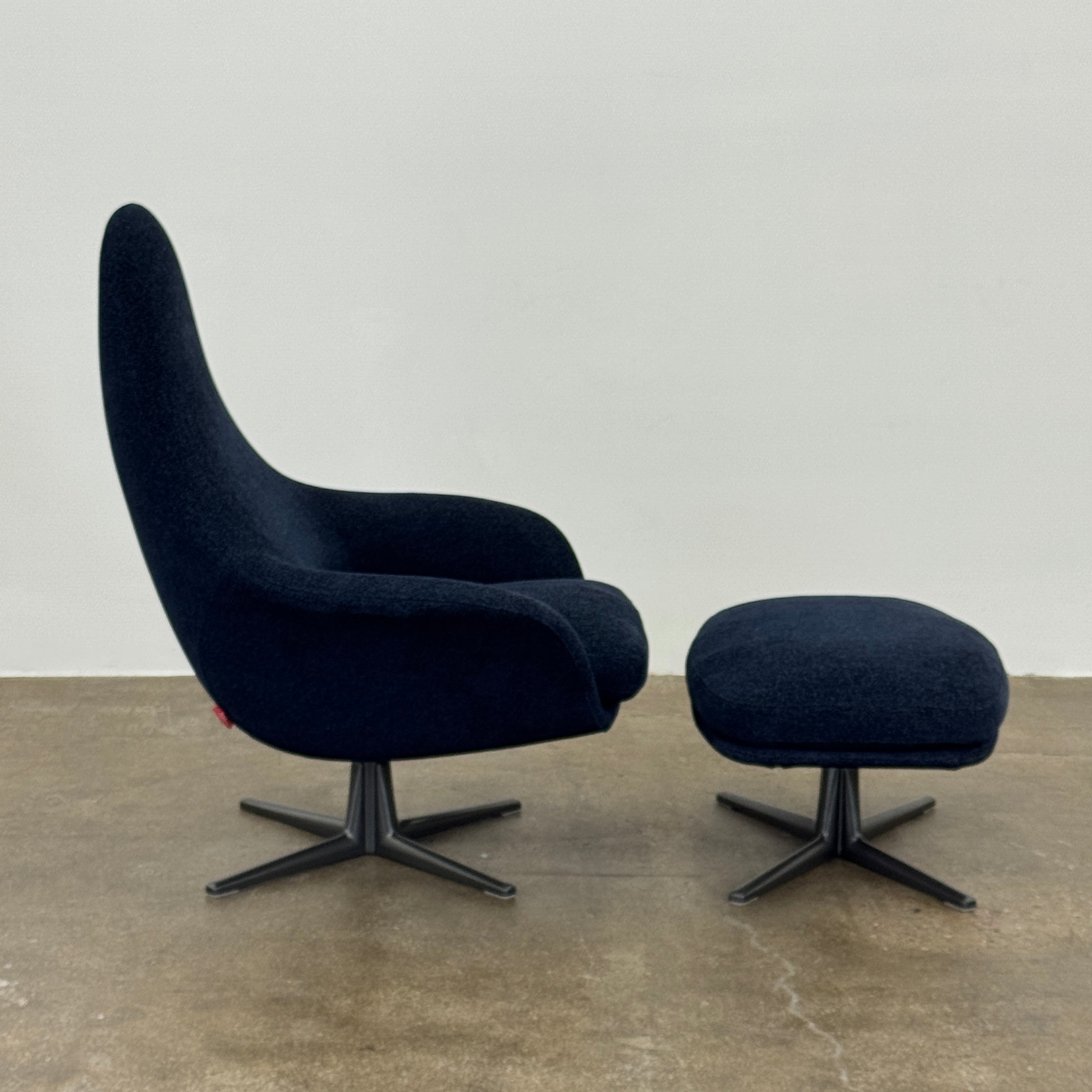 Fauteuil pivotant et pouf Poliform Marlon (2 housses disponibles)