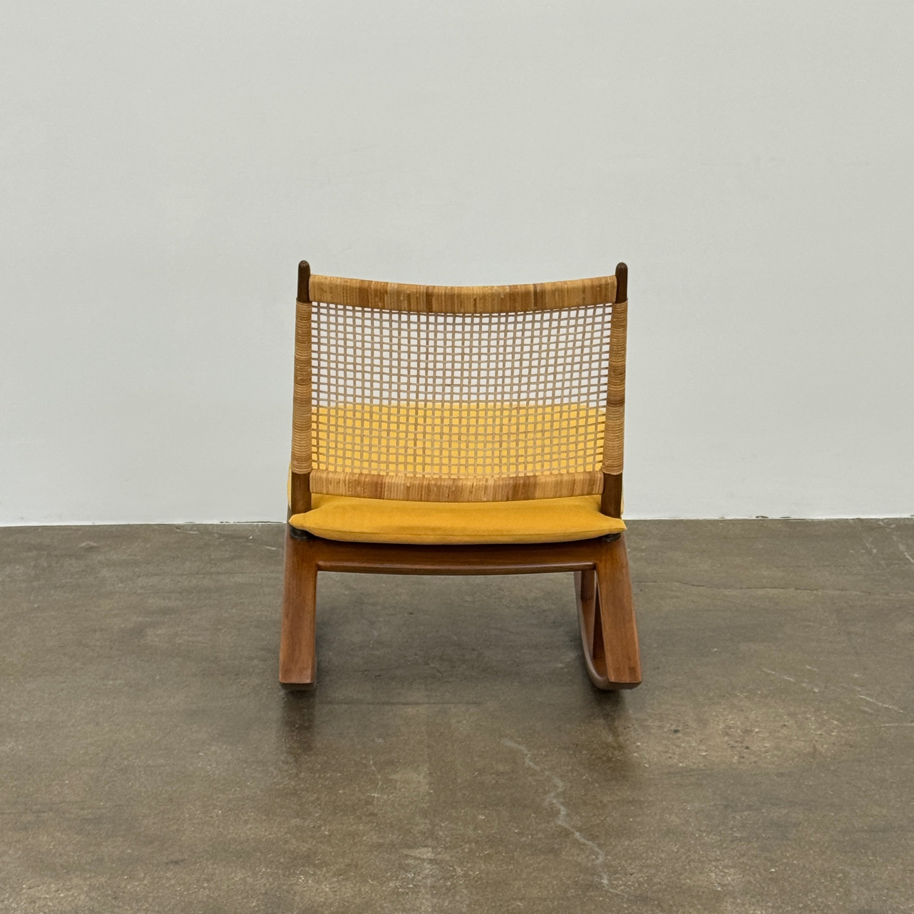Fauteuil à bascule Mike Fair avec dossier en rotin