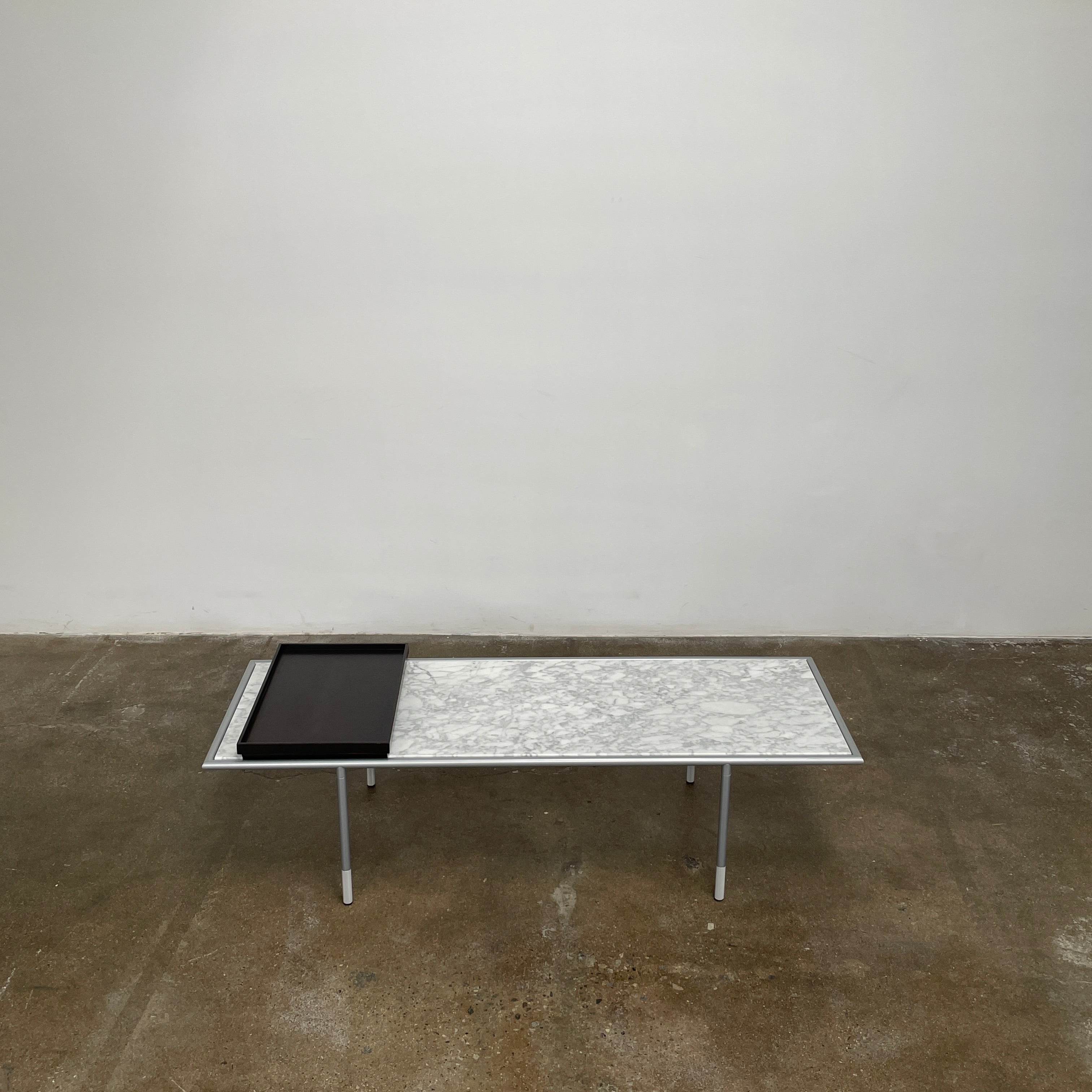 Table basse Artelano en marbre de Carrare avec plateau en bois