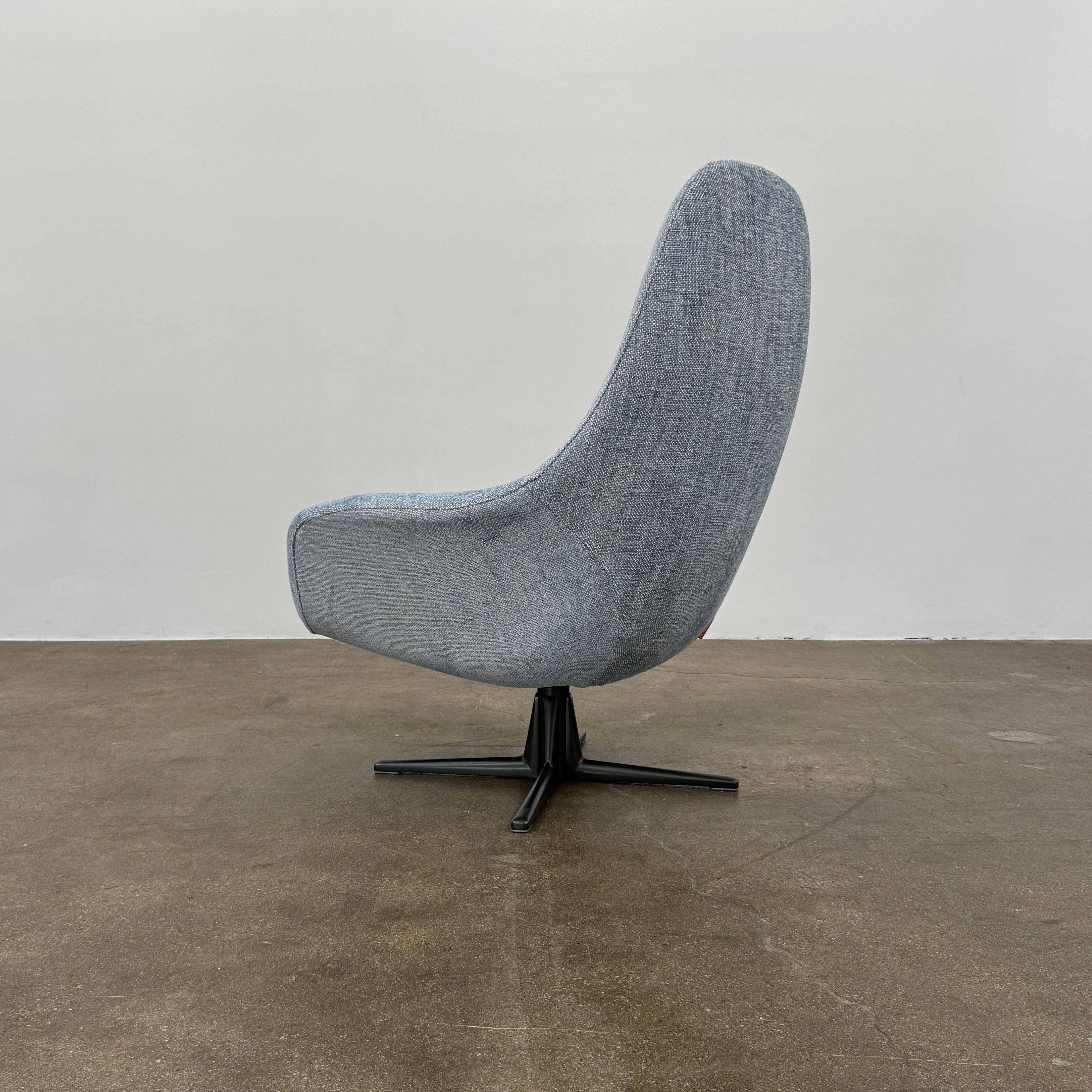 Fauteuil pivotant et pouf Poliform Marlon (2 housses disponibles)