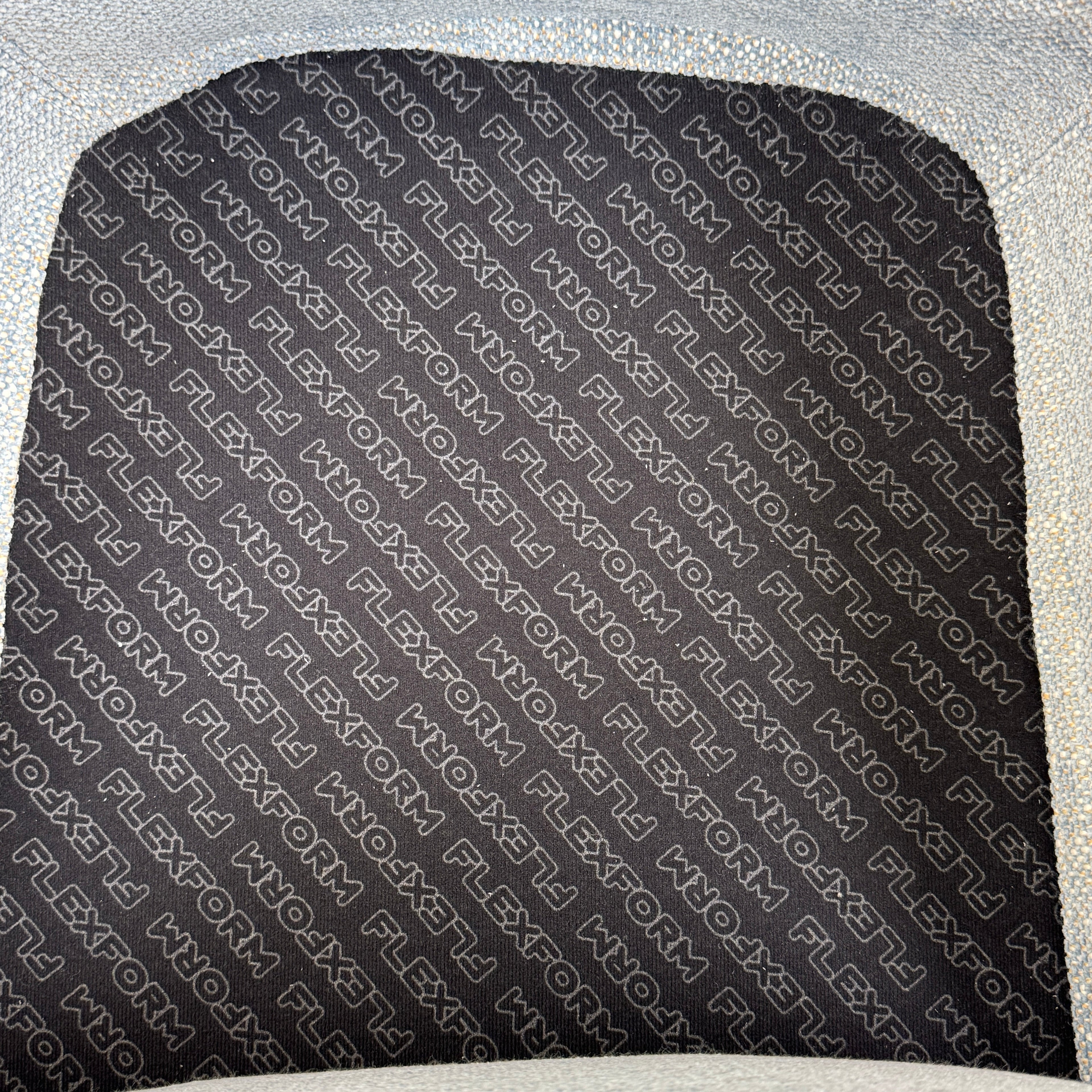 Fauteuil pivotant et pouf Poliform Marlon (2 housses disponibles)