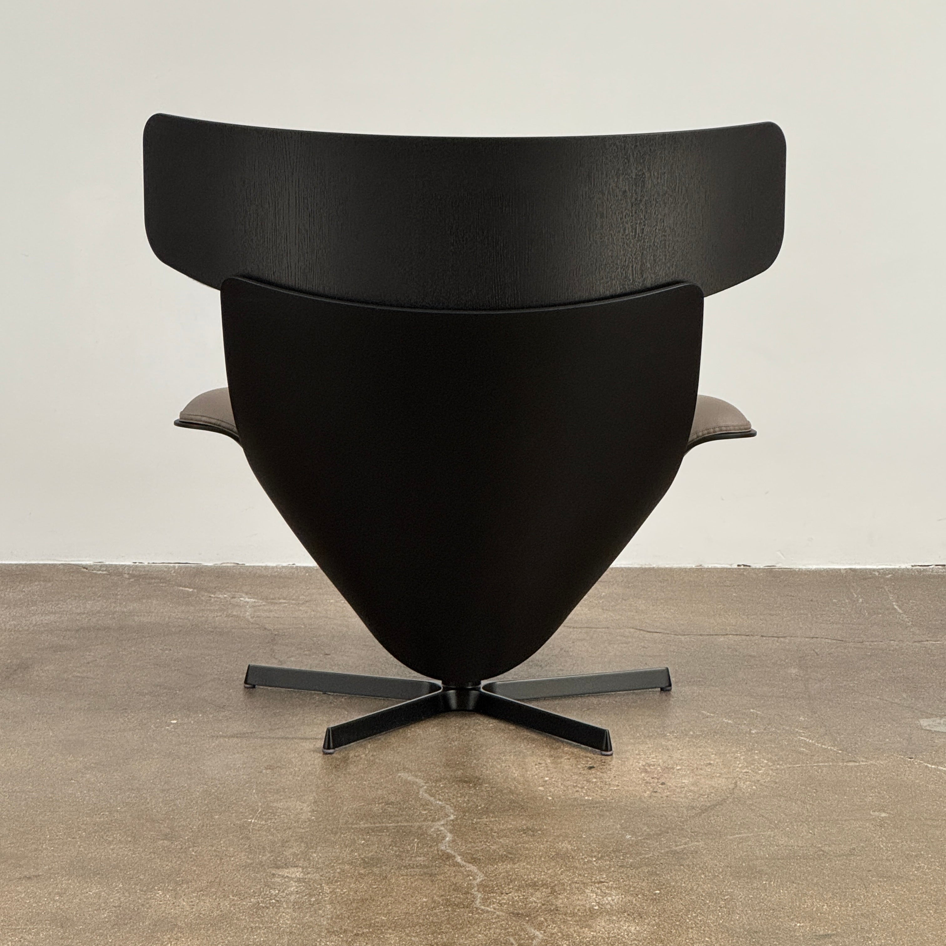 Chaise et pouf Almora de B&amp;B Italia