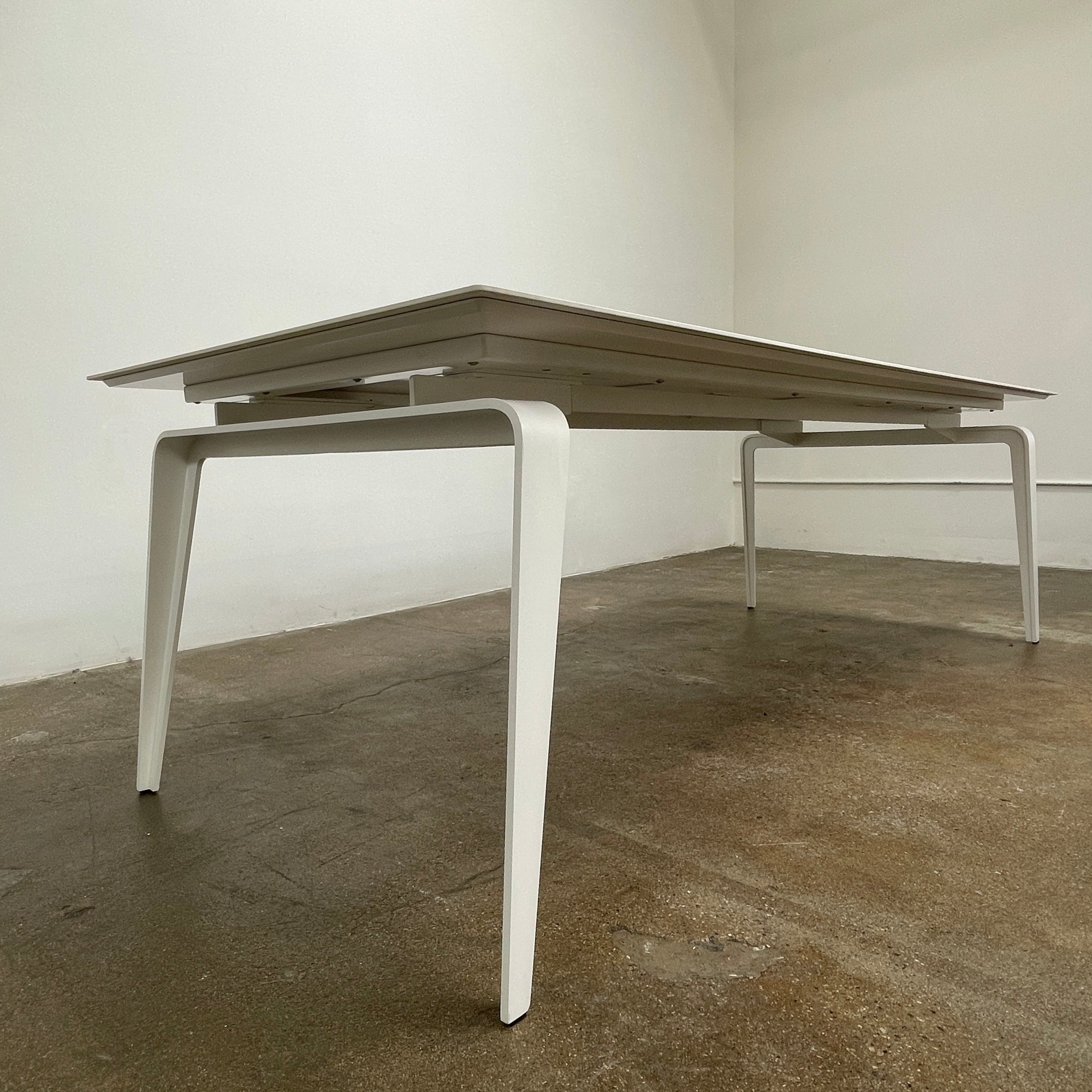 Table à manger Ligne Roset Odessa