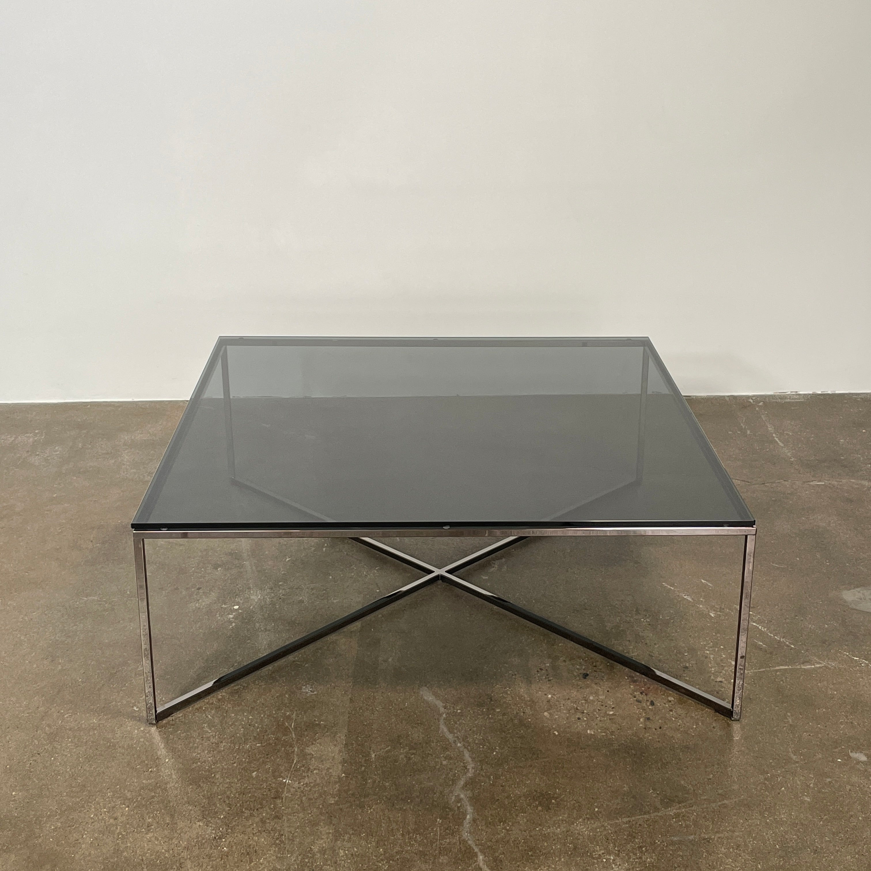 Table basse en verre fumé