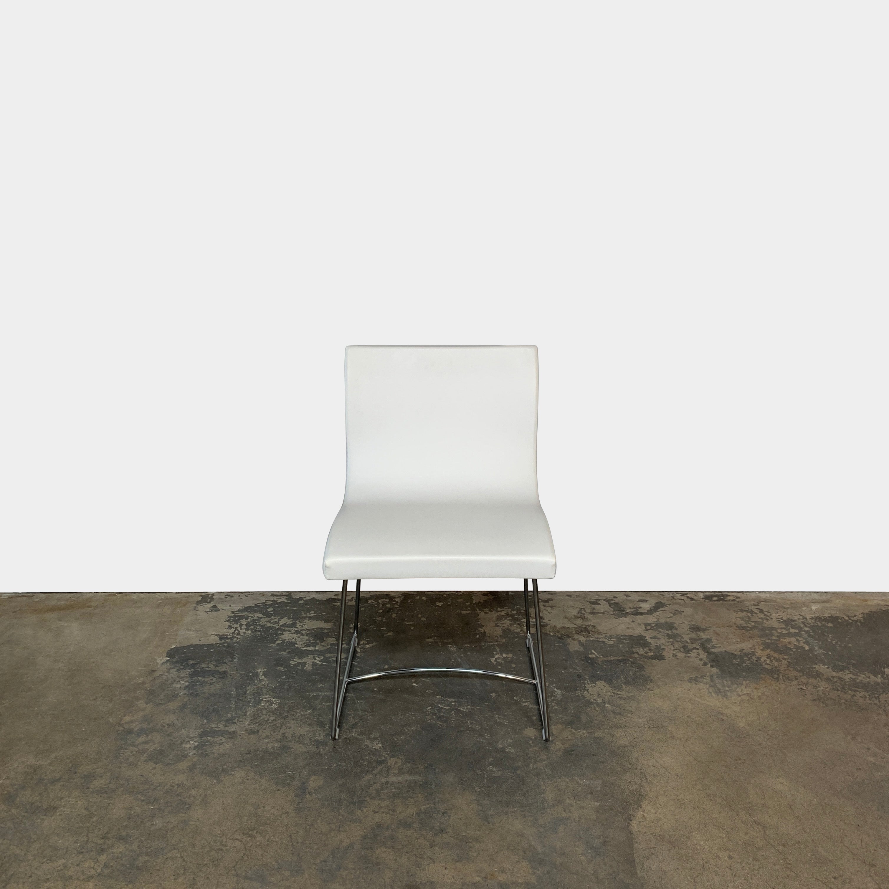 Chaise d'appoint Sala Ligne Roset en cuir blanc
