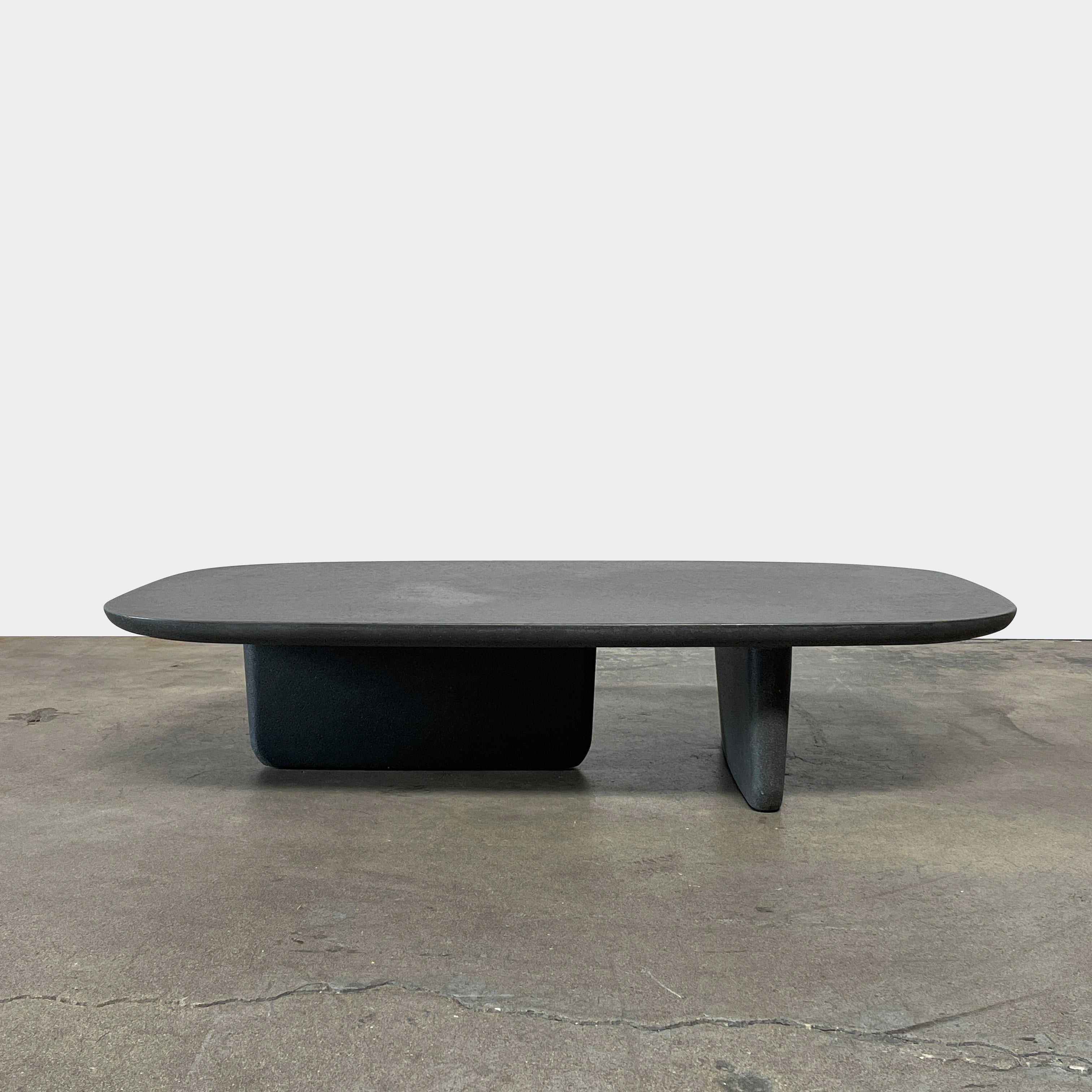 Table basse d'extérieur Tobi-Ishi de B&amp;B Italia (en attente)