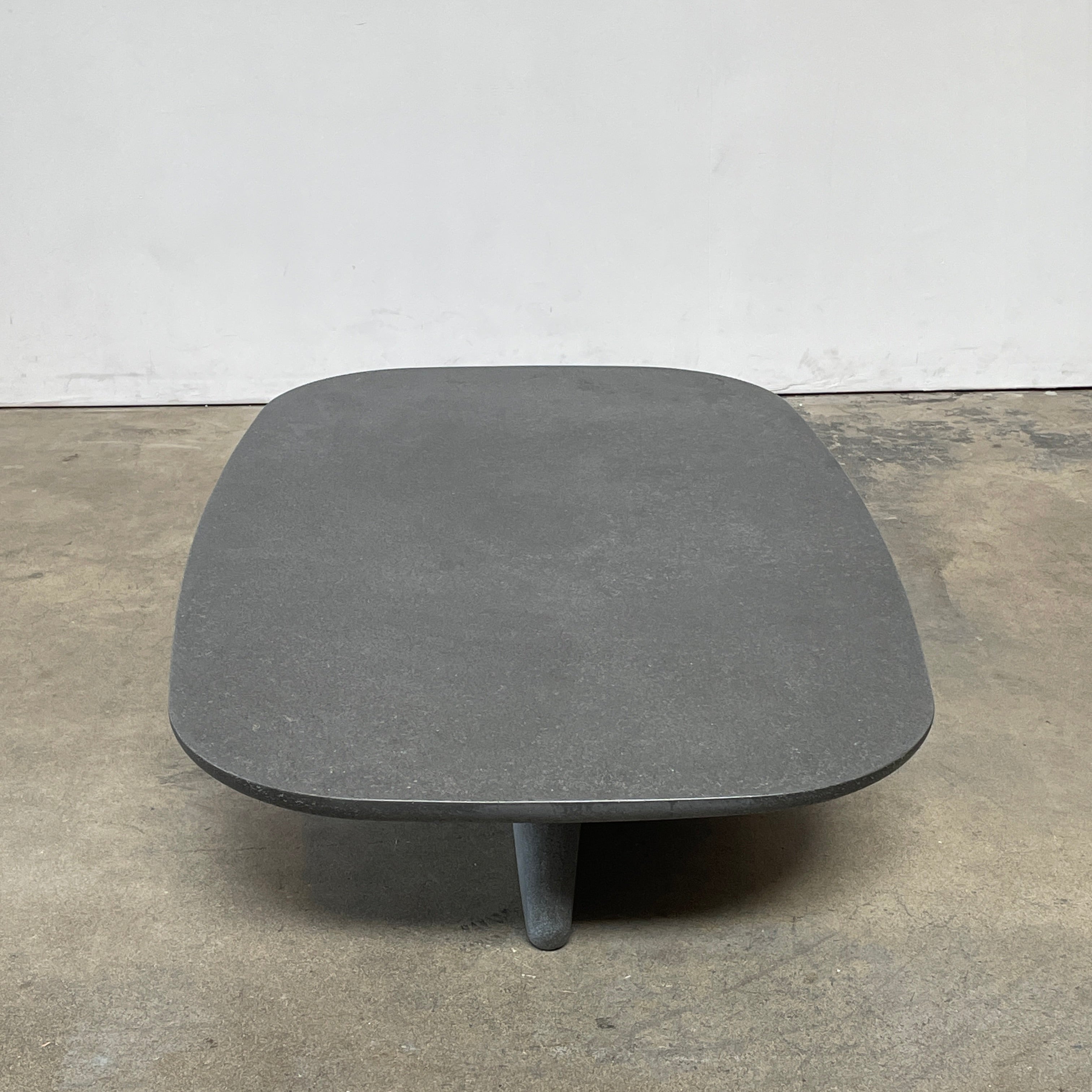 Table basse d'extérieur Tobi-Ishi de B&amp;B Italia (en attente)