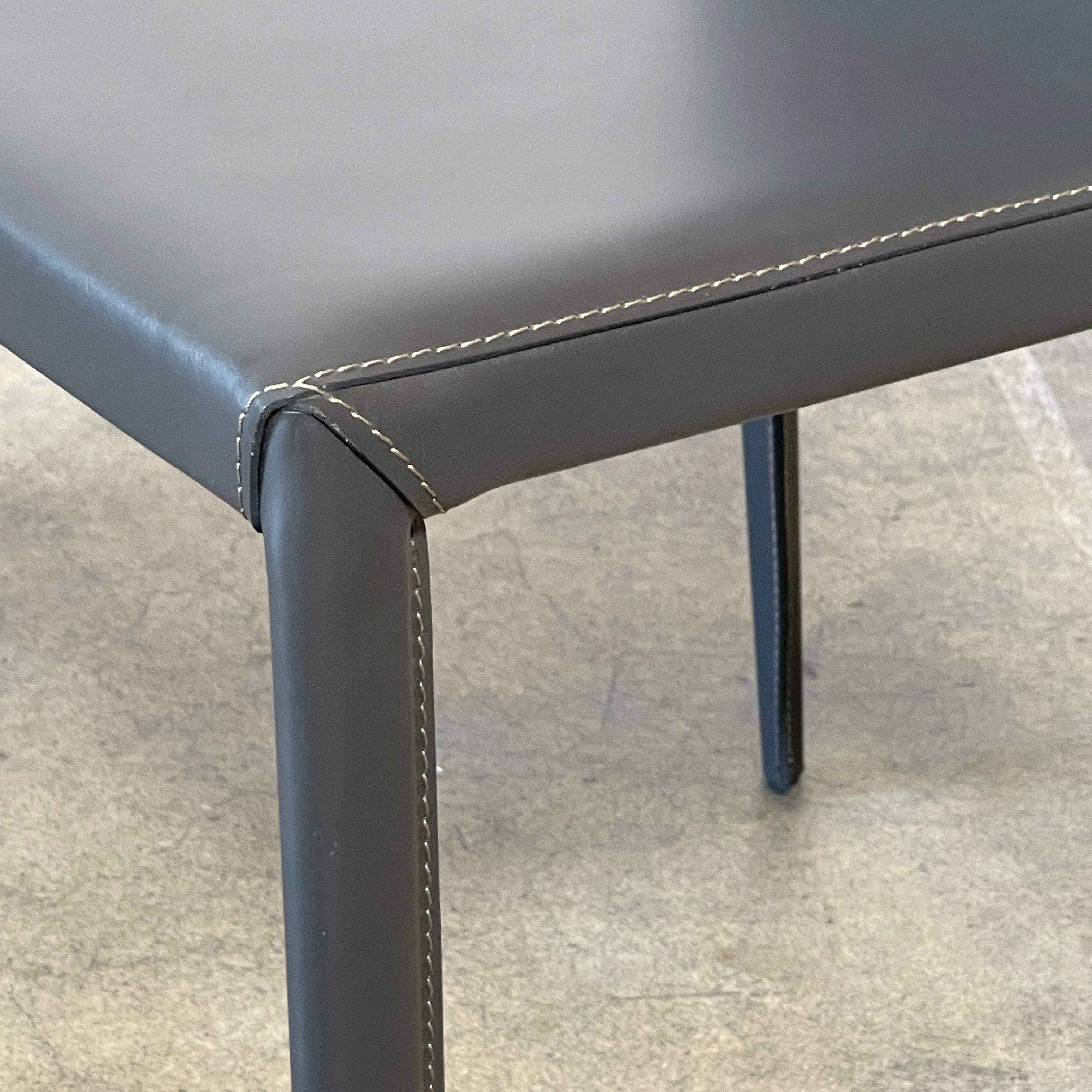 Ensemble de chaises de salle à manger Frag Bella en cuir gris foncé