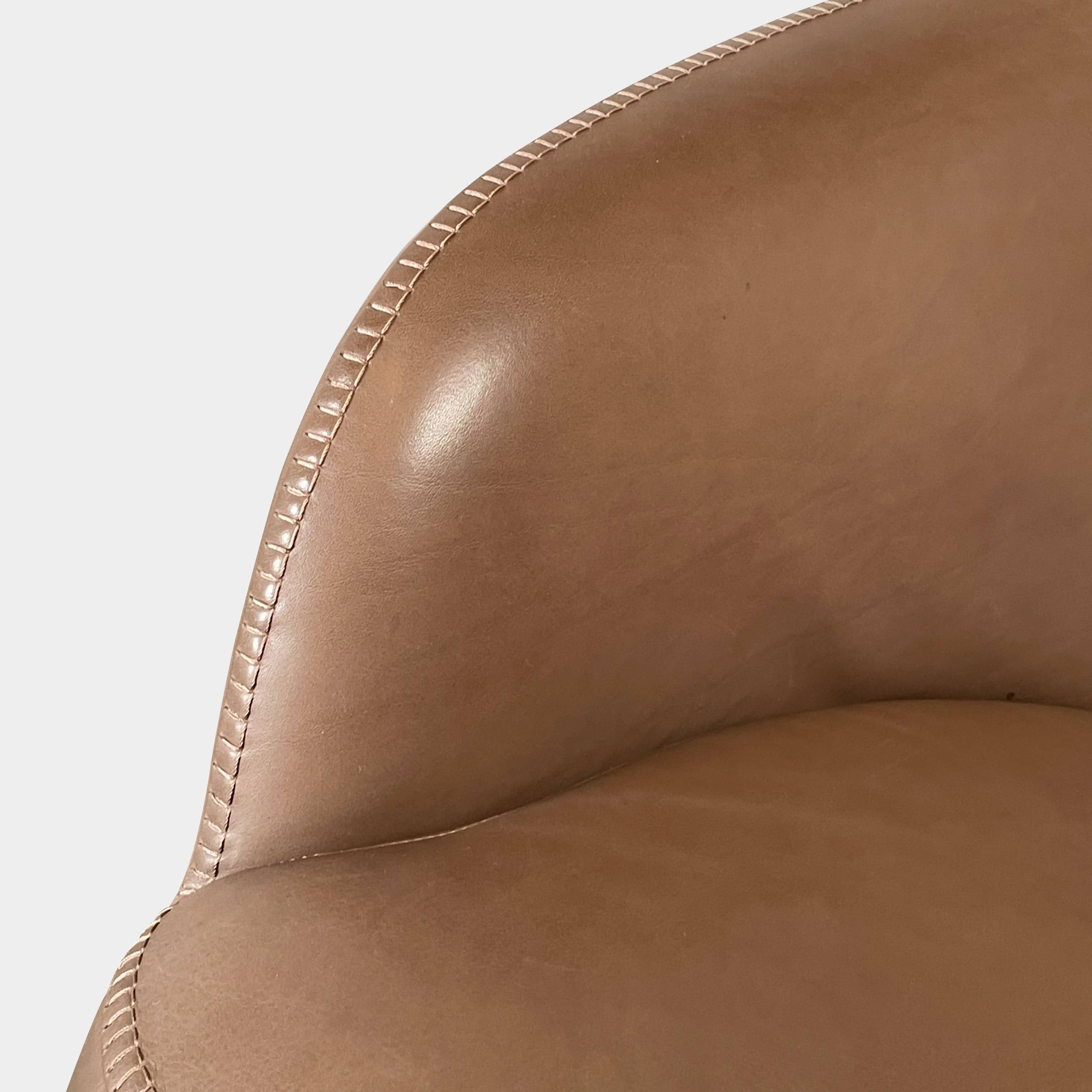 Fauteuil à dossier haut et pouf Maxalto Febo