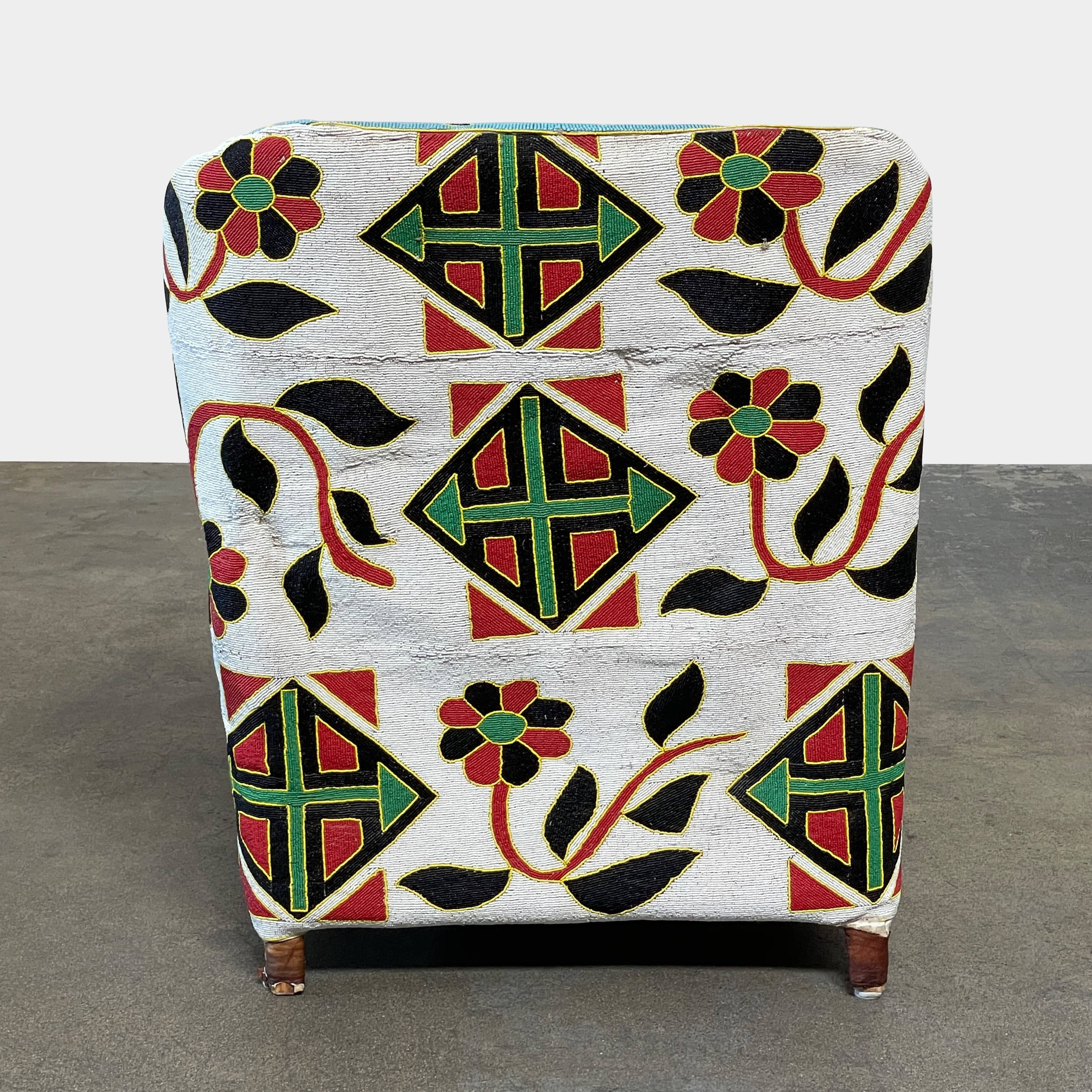 Chaise africaine Yoruba perlée à la main (en attente)