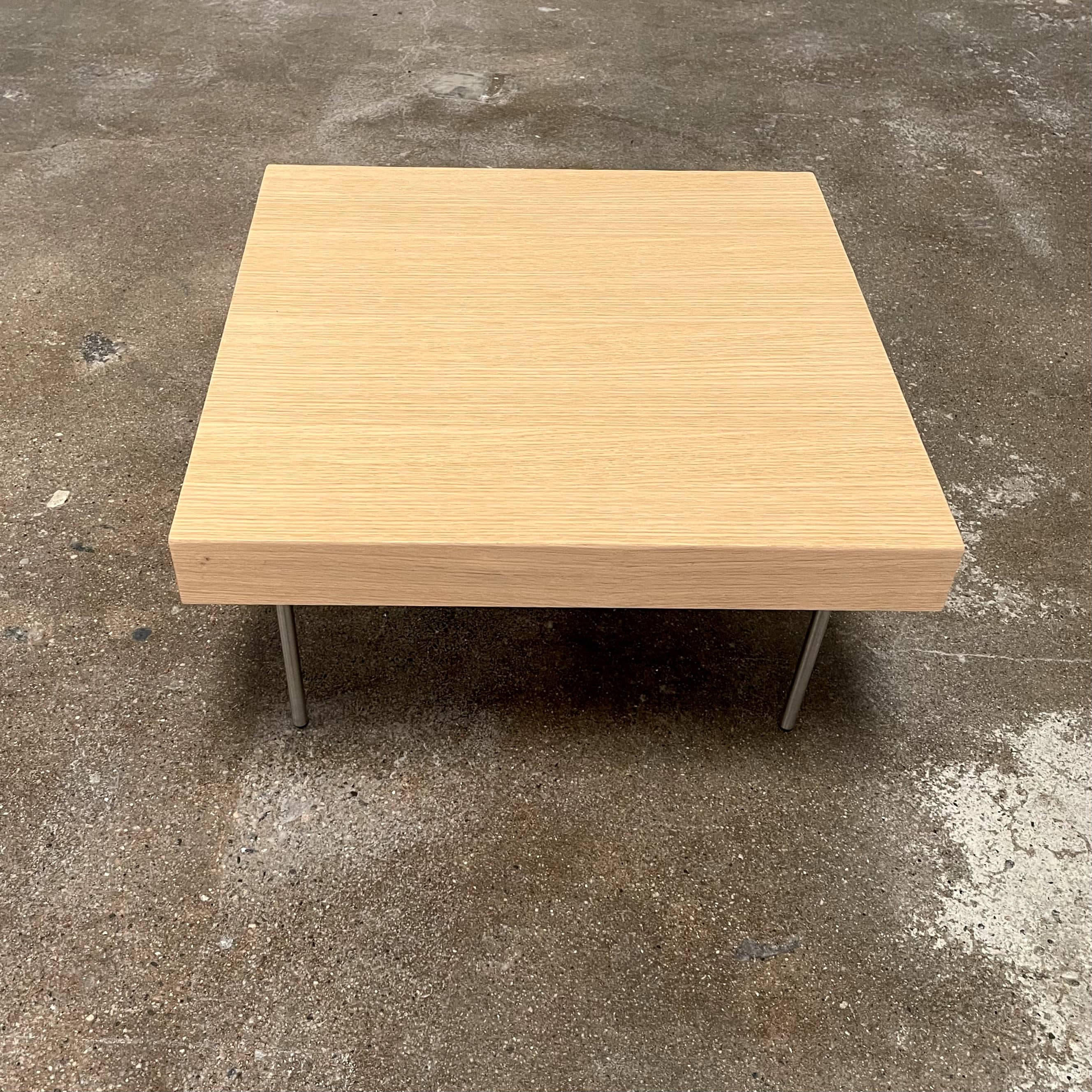 Table à aiguilles en bois naturel Ligne Roset