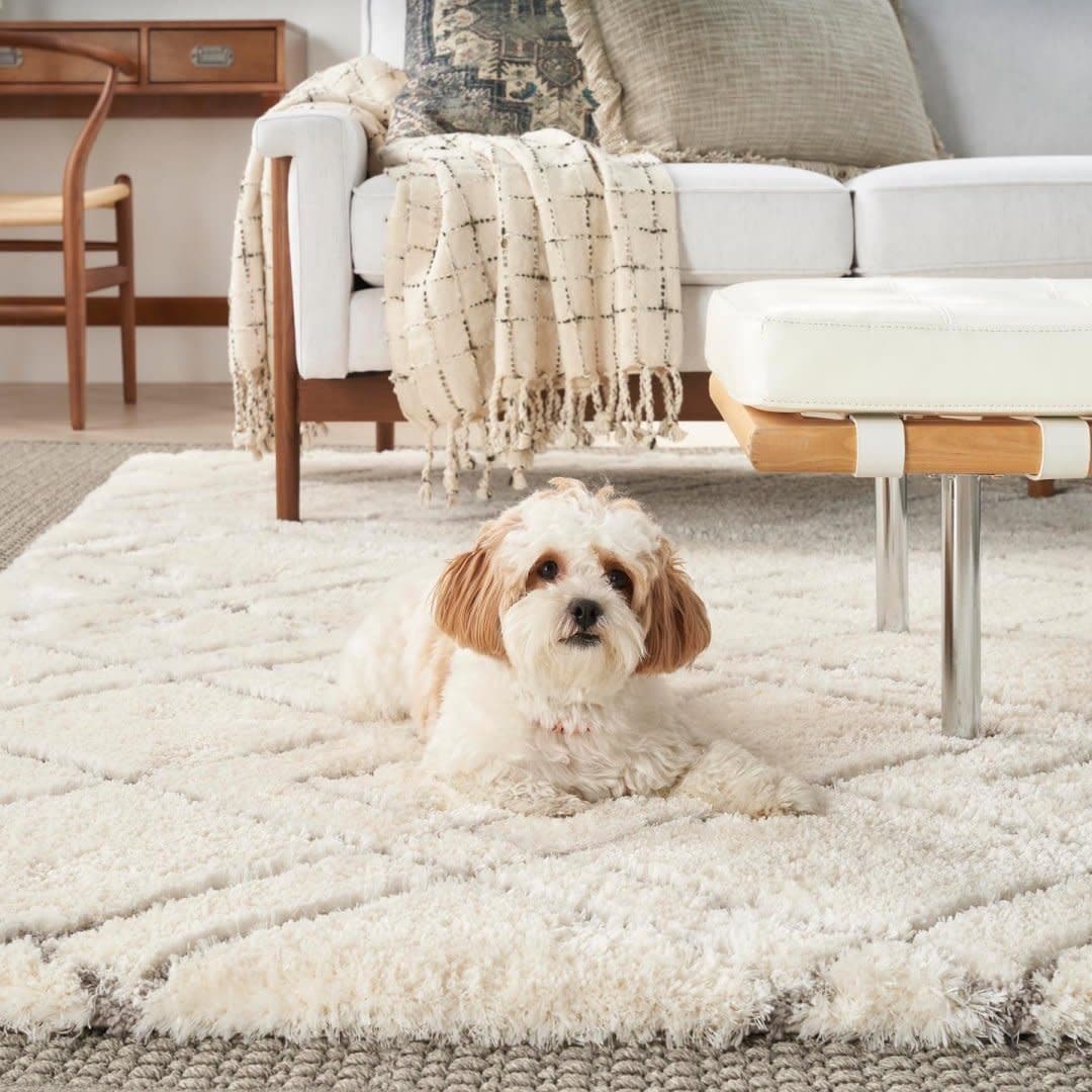 Tapis Nourison luxueux à poils longs et ultra moelleux, motif géométrique abstrait