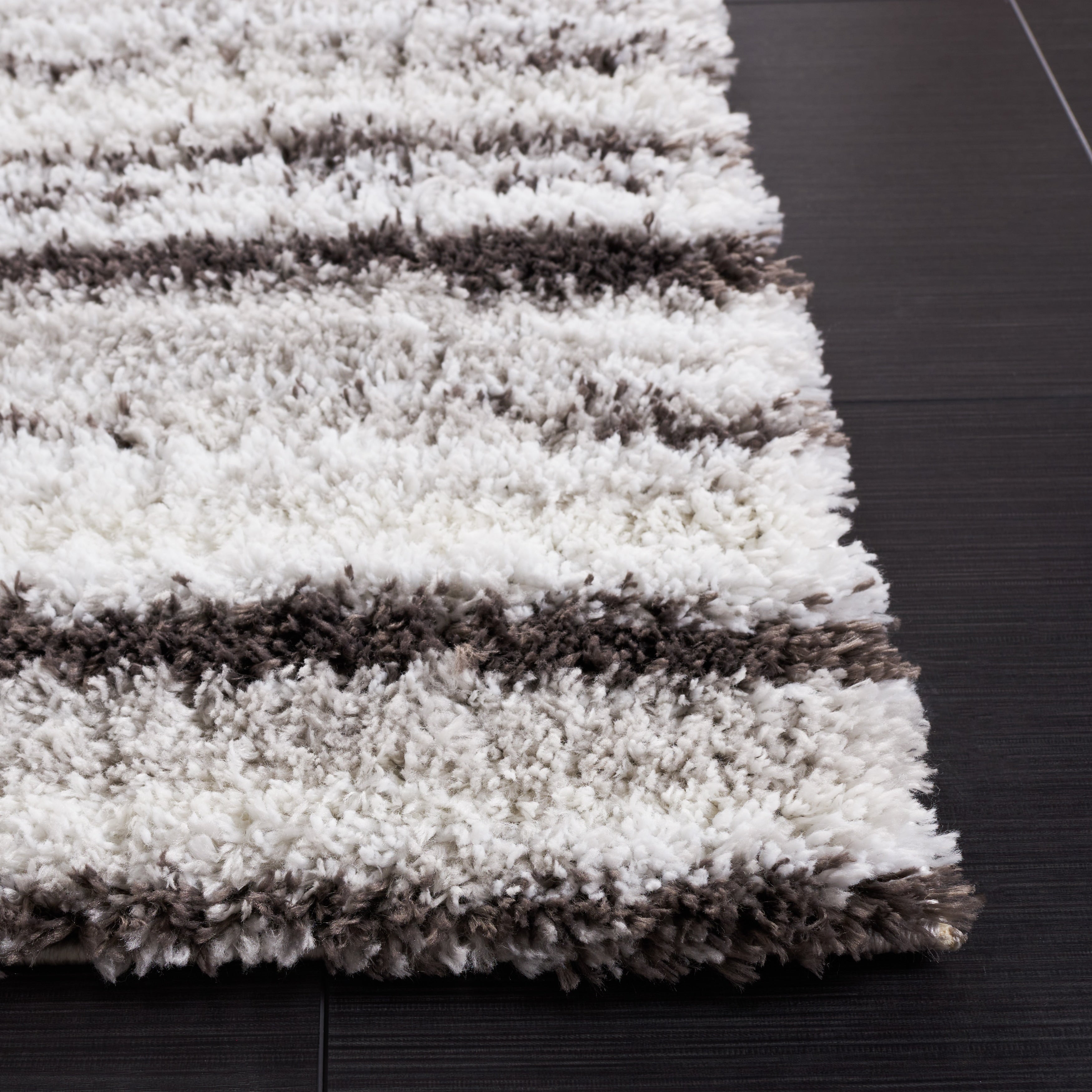 Tapis berbère à poils longs Sahire SAFAVIEH