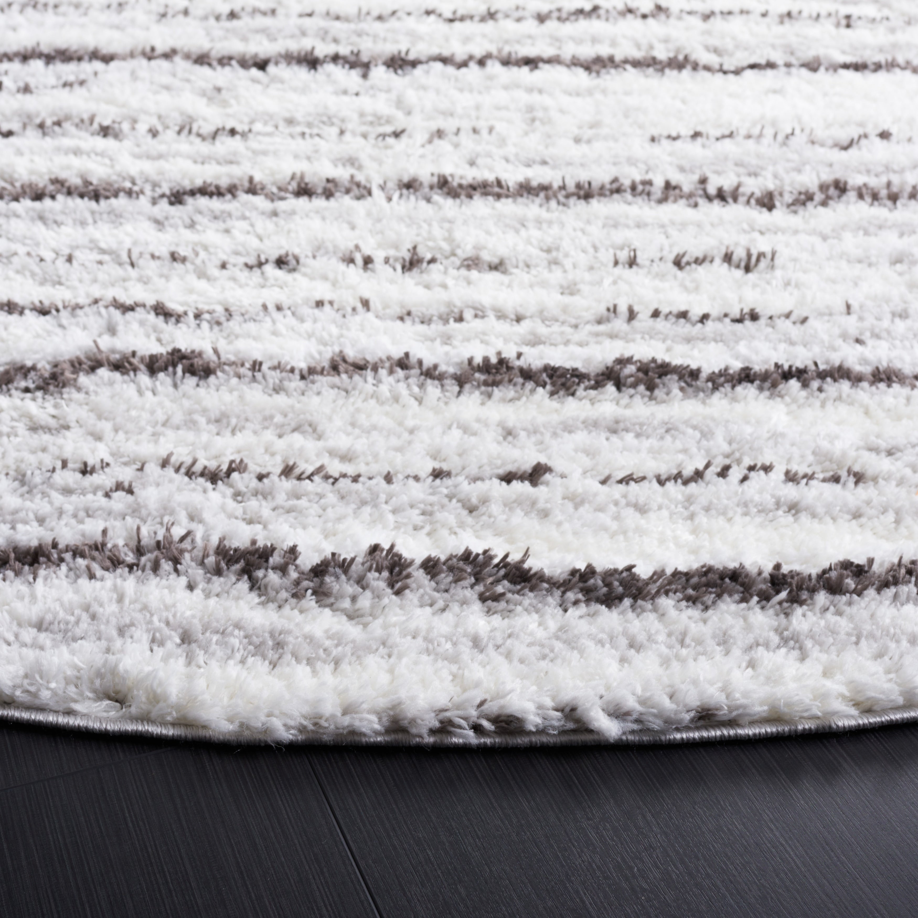 Tapis berbère à poils longs Sahire SAFAVIEH